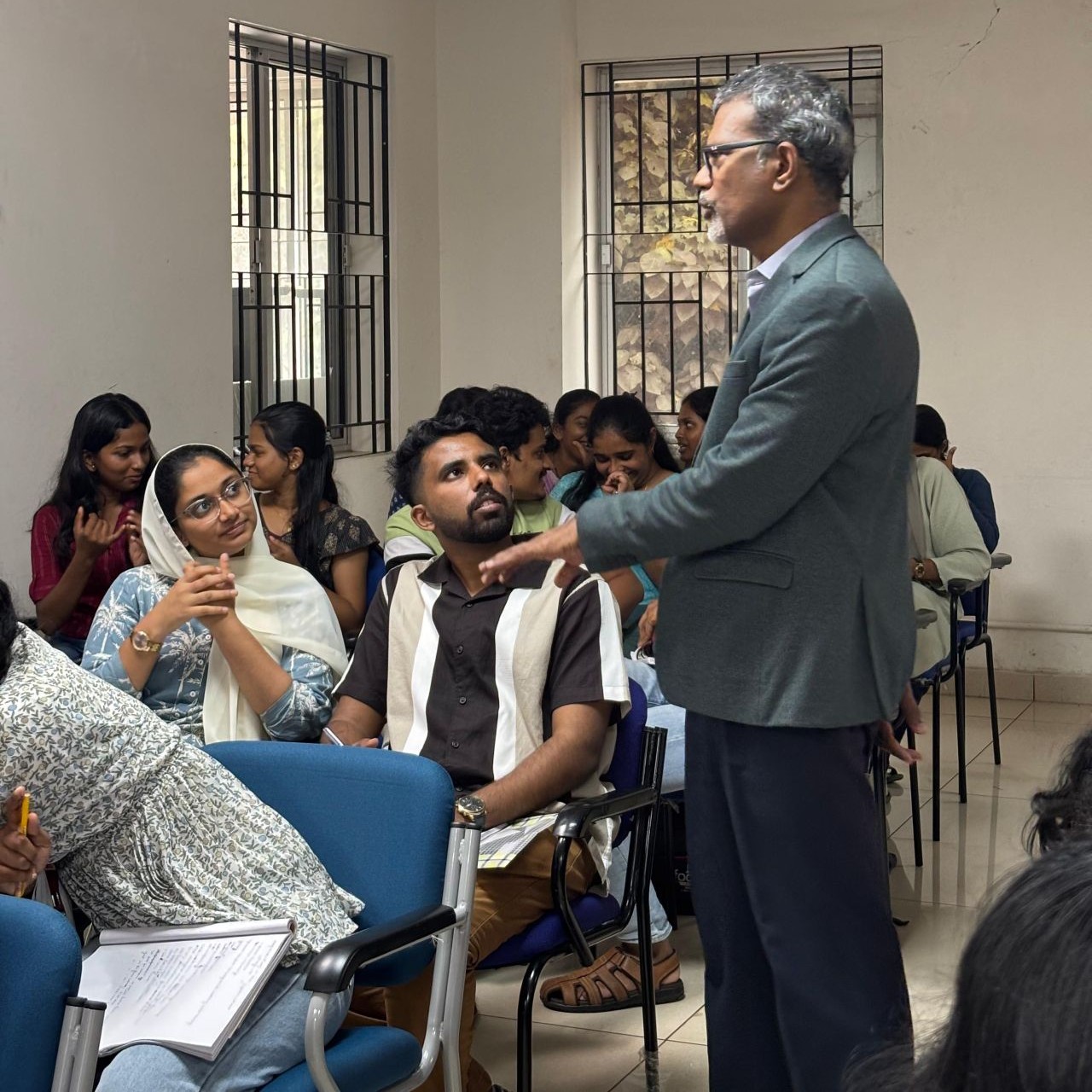 Invited Talk Series : Economic Analysis in Portfolio Building